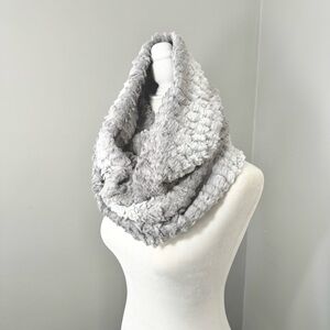 Unbranded Soft Furry Infinity Scarf 100% Polyester Ombré Gray Wrap-Around
